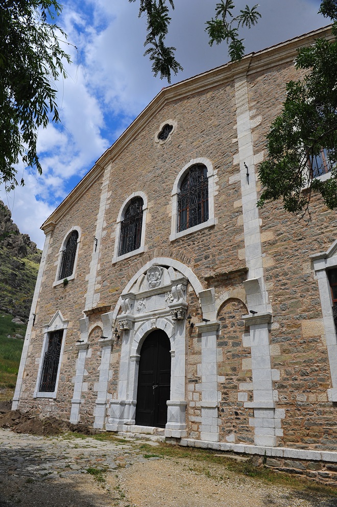 Surp Yerrortutyun Ermeni Kilisesi