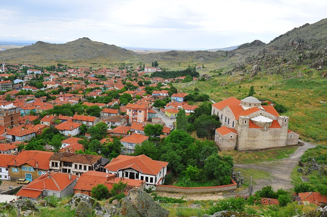 Surp Yerrortutyun Ermeni Kilisesi ve Şehrin Genel Görüntüsü